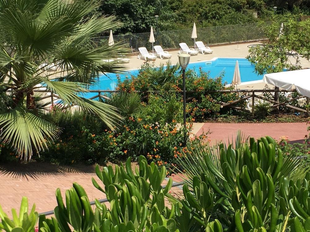 Residence Pietre Bianche Aparthotel 3*